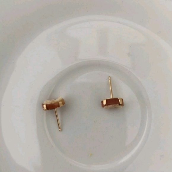 Vintage 14k Yellow Gold Cameo Stuffed Earrings (Missing Back)